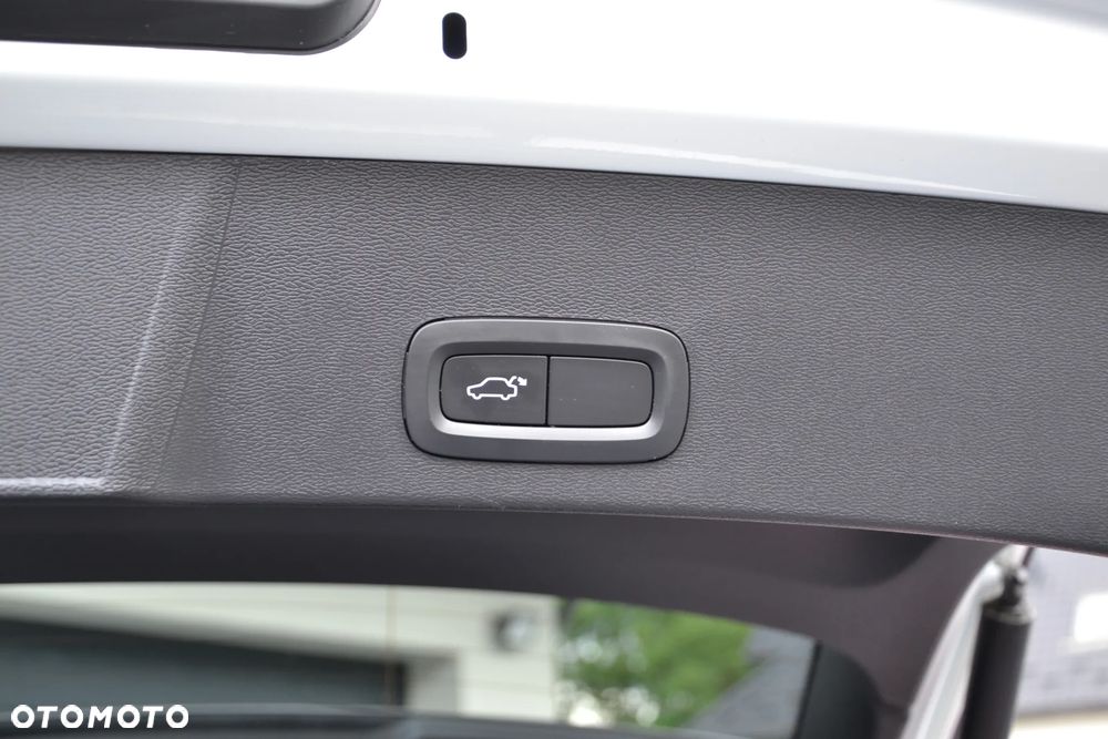 Volvo XC 40 D3 AWD R-Design - 32