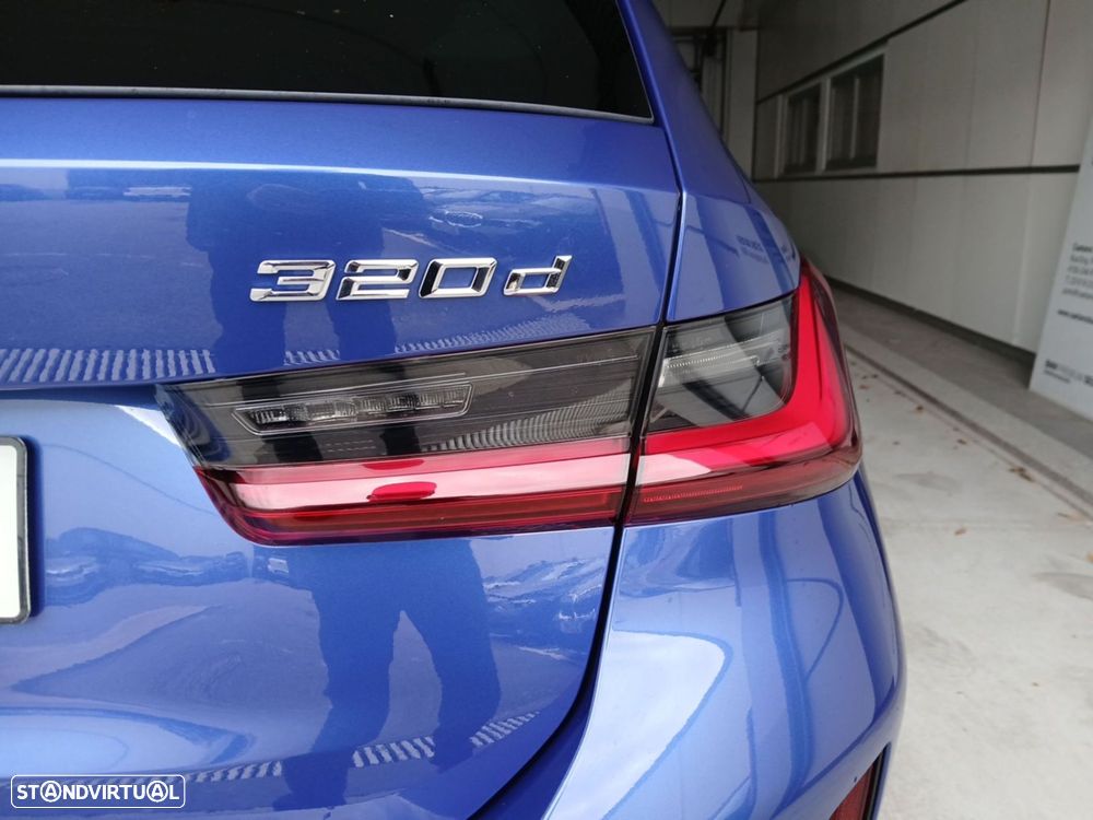 BMW 320 d Touring Pack Desportivo M Auto - 29