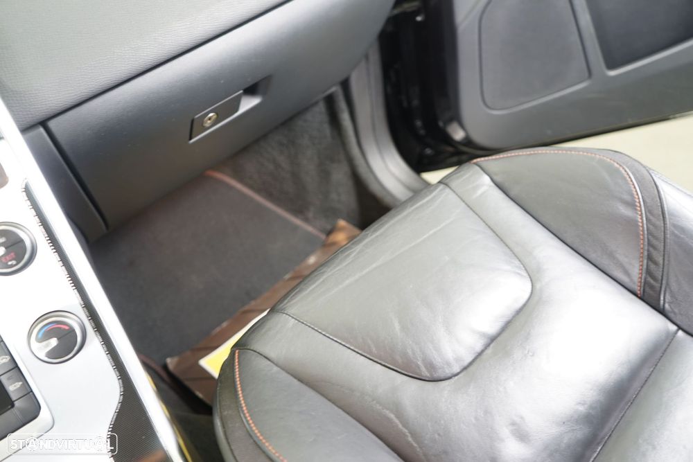 Volvo XC 60 2.0 D3 Momentum Geartronic - 32