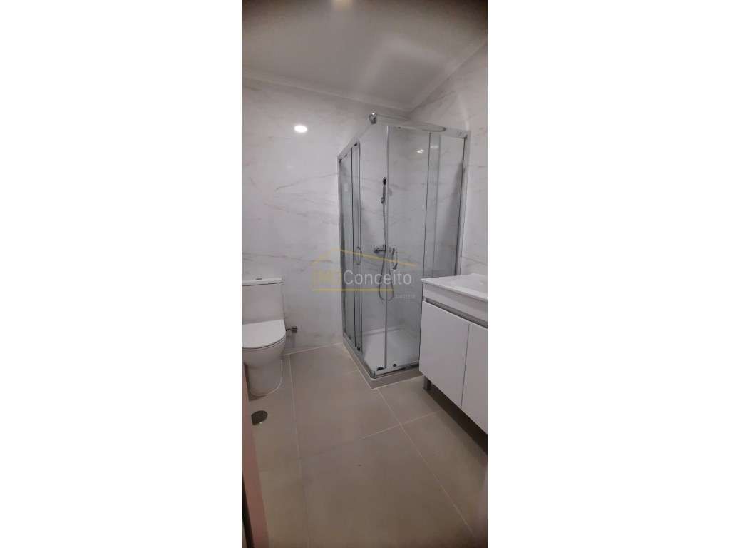 Apartamento T1- Santo Antonio Da Charneca - Barreiro - Grande imagem: 3/25