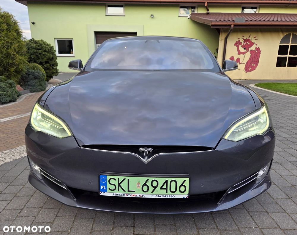 Tesla Model S - 3