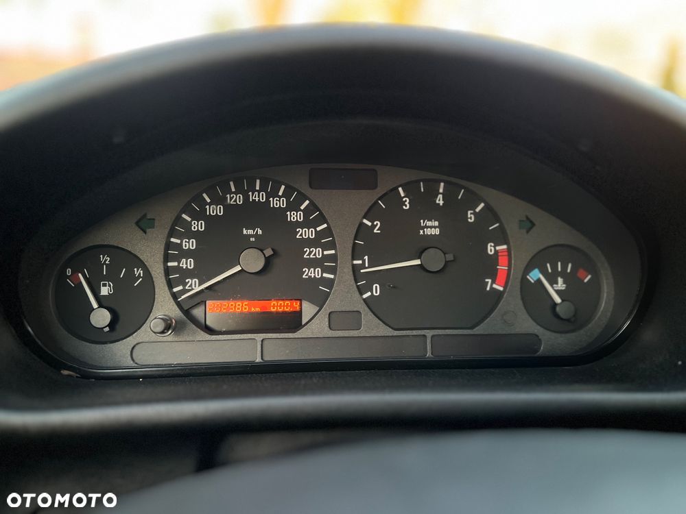 BMW Seria 3 316i - 30