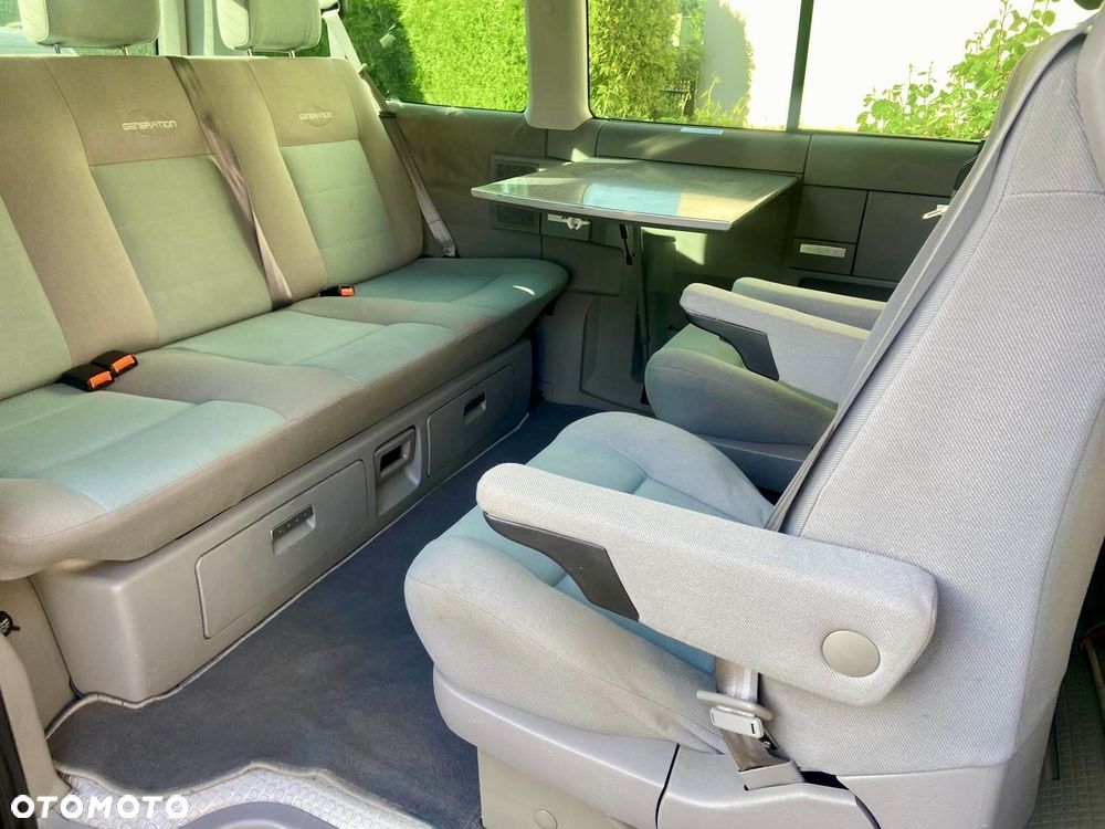 Volkswagen Multivan - 13