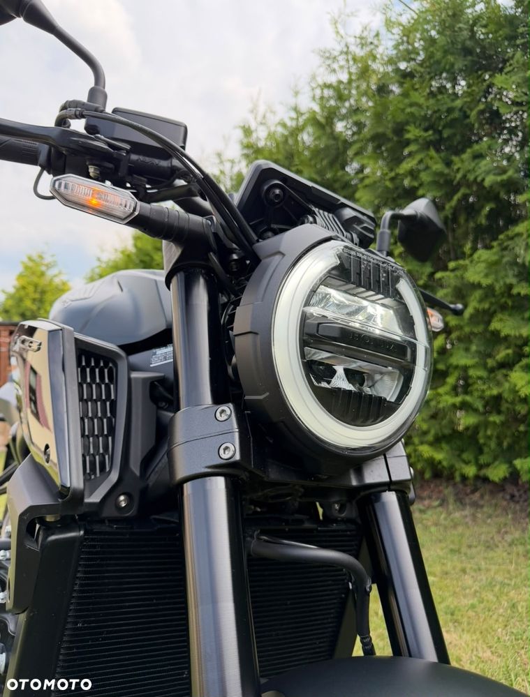 Honda CB - 1