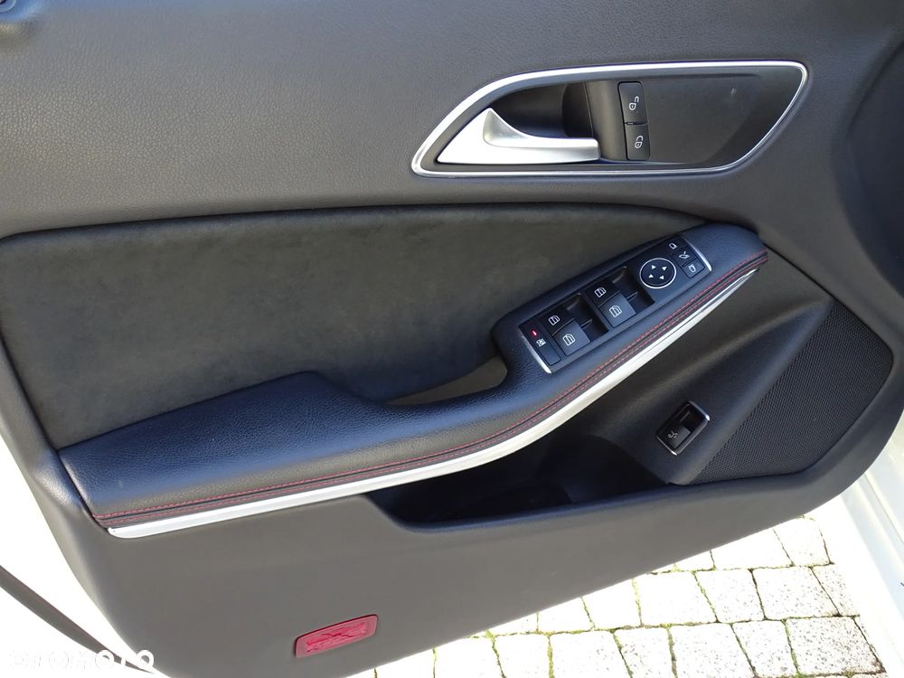 Mercedes-Benz CLA 200 7G-DCT AMG Line - 23