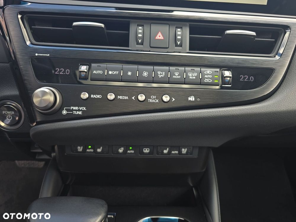 Lexus ES 300h Omotenashi - 18