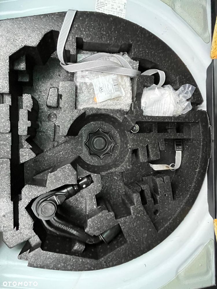 Volkswagen Golf 1.6 TDI DPF Style - 25