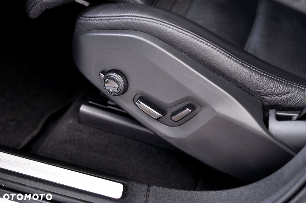 Volvo XC 60 T8 AWD Plug-In Hybrid Inscription - 19