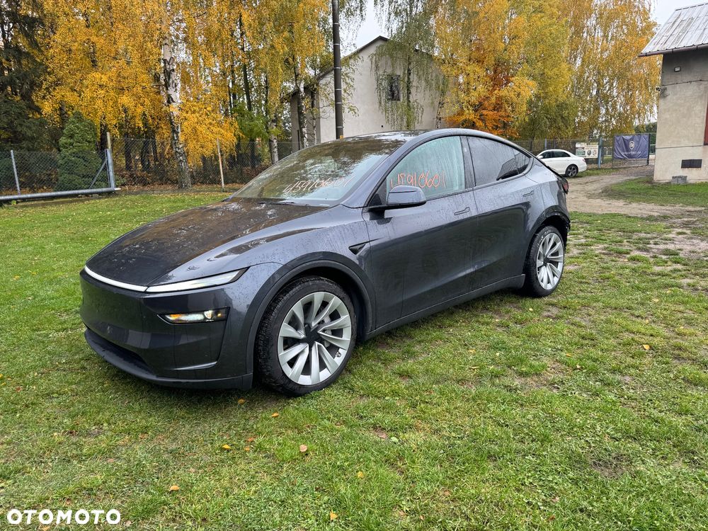 Tesla Model Y 2026 photo 2