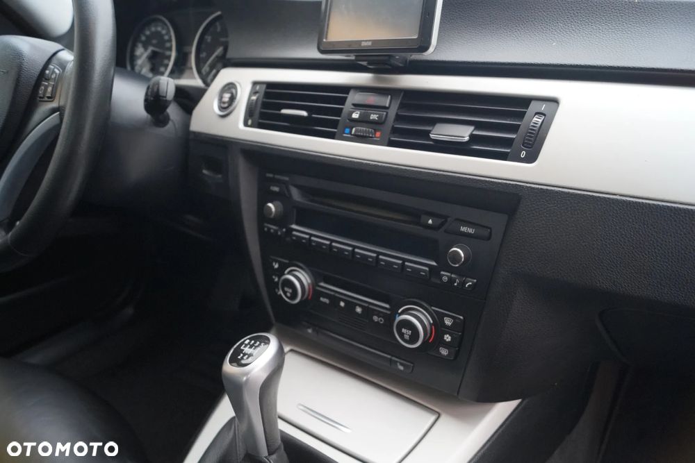 BMW Seria 3 325i - 29