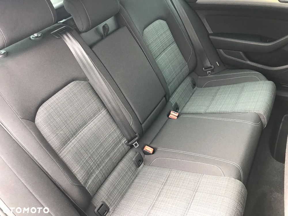 Volkswagen Passat Variant 2.0 TDI EVO Business DSG - 31