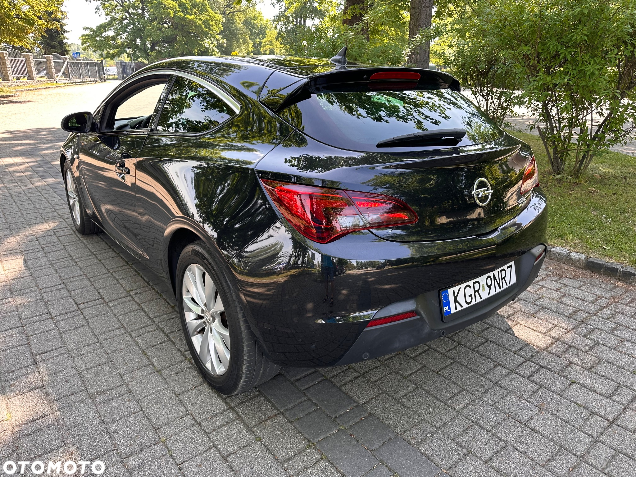 Opel Astra GTC 1.6 CDTI DPF ecoFLEX Start/Stop Active - 2