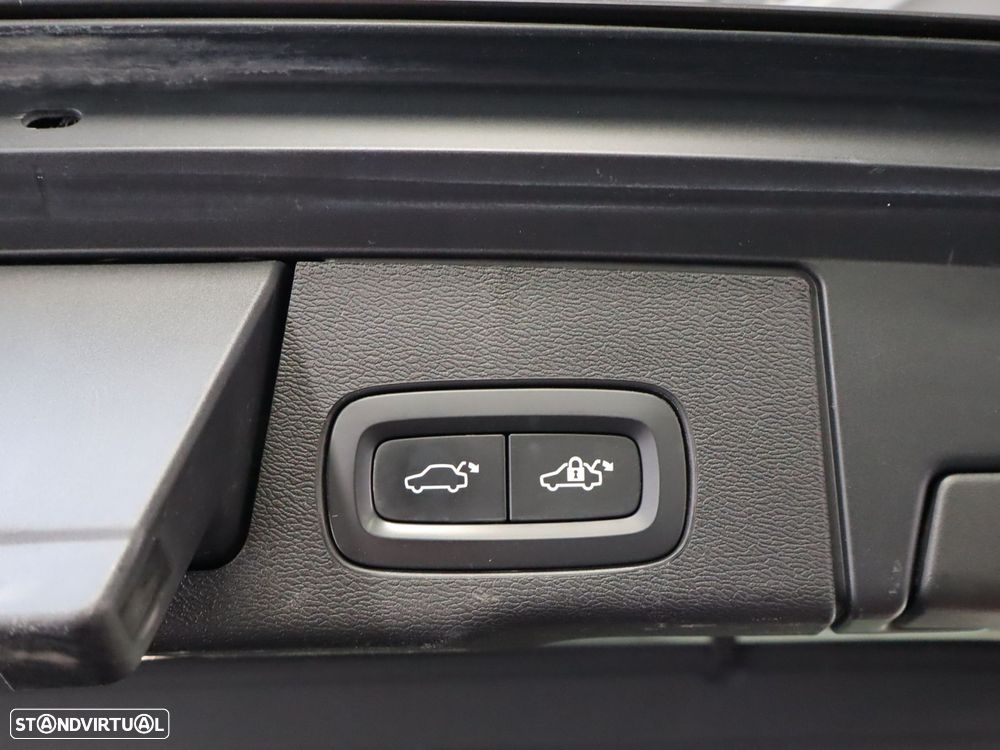 Volvo XC 60 2.0 T6 PHEV Core AWD - 23