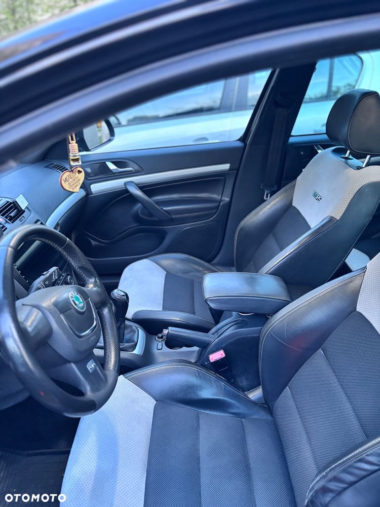 Skoda Octavia 2.0 TDI CR DPF RS - 9