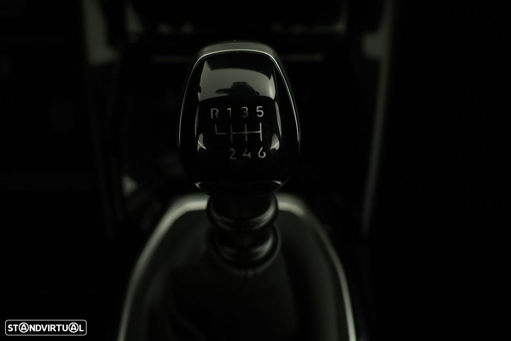 Peugeot 2008 1.2 PureTech Allure - 14