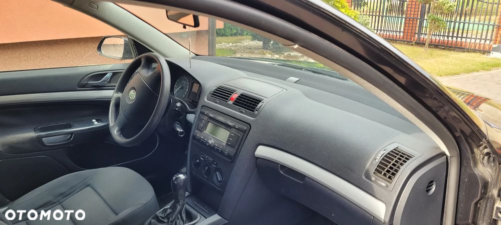 Skoda Octavia 1.6 Ambiente - 4