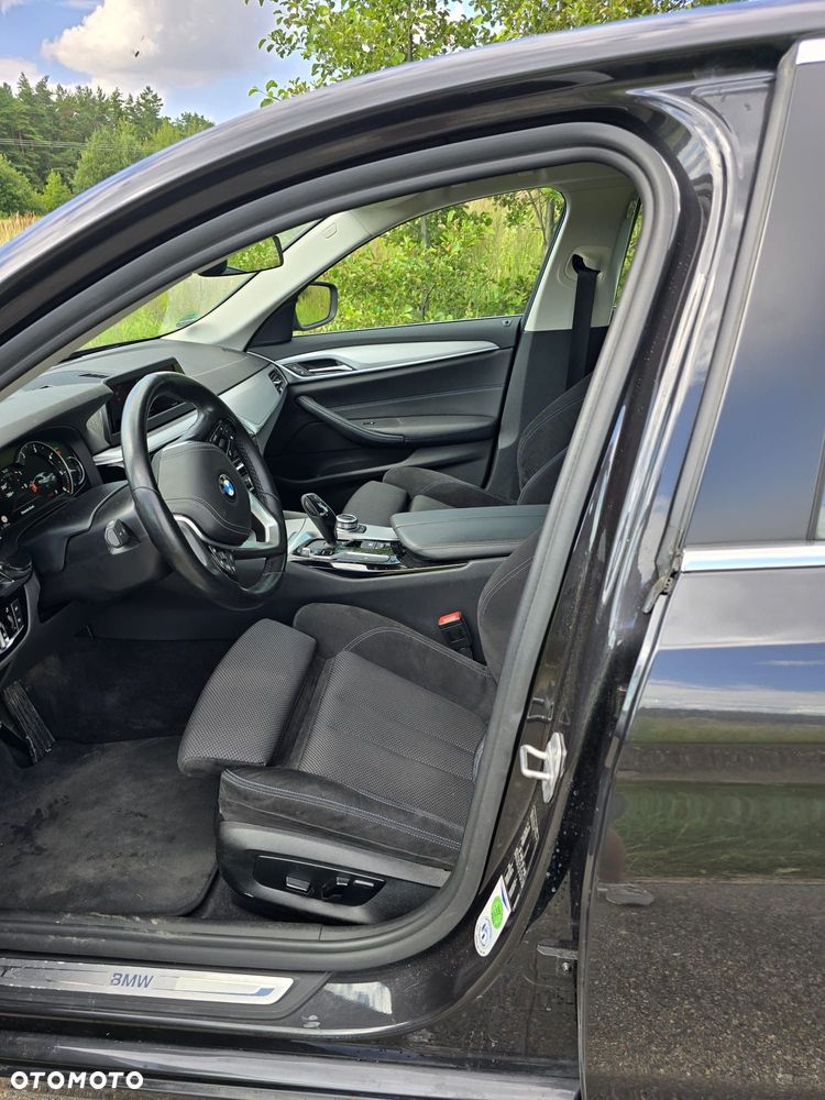 BMW Seria 5 530d Sport Line - 9