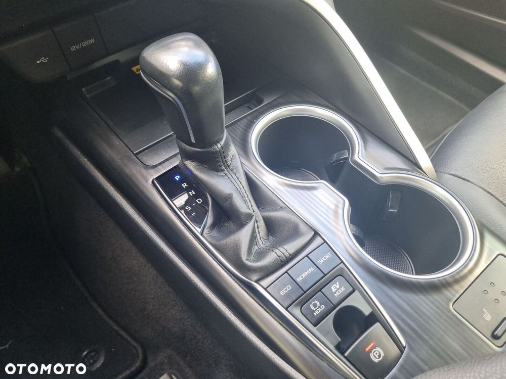 Toyota Camry 2.5 Hybrid Executive CVT - 19