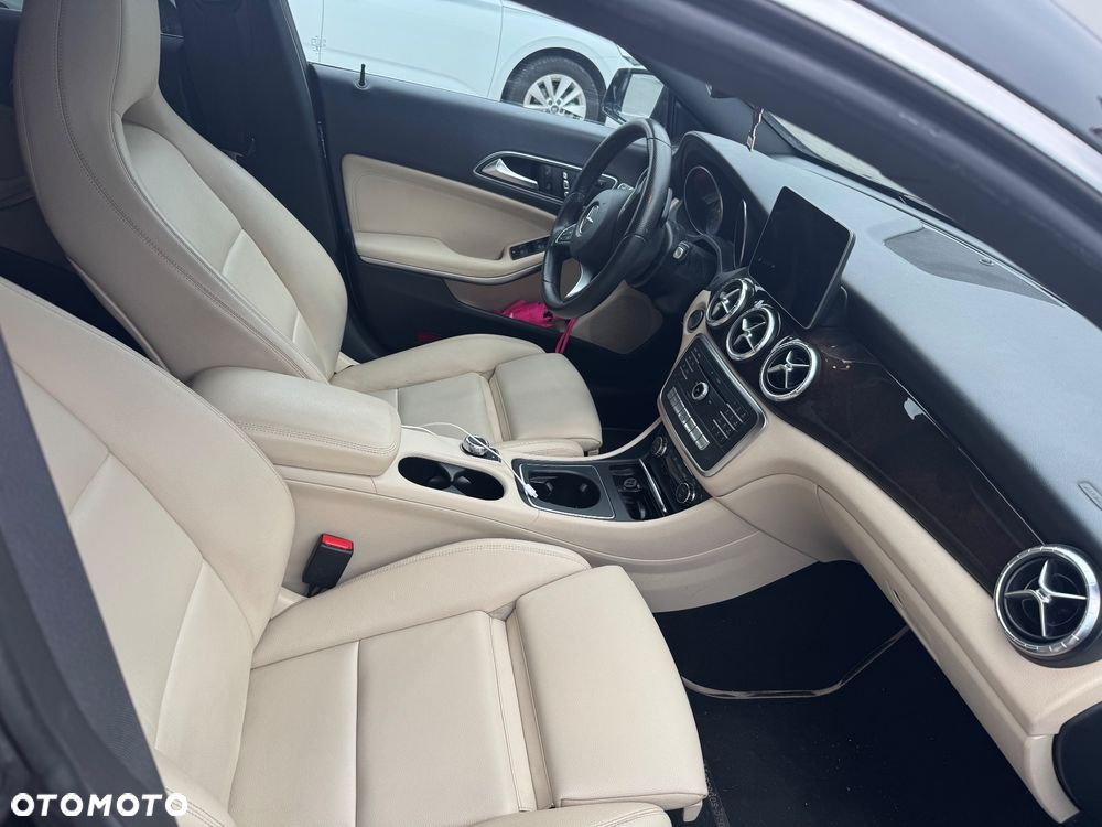 Mercedes-Benz CLA 250 7G-DCT - 14