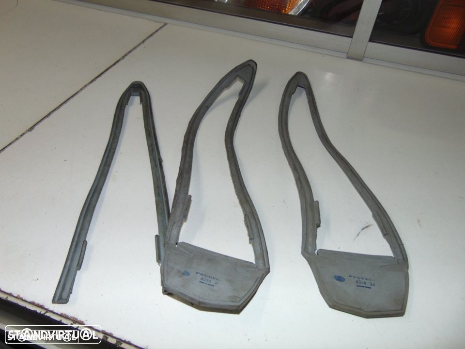 Peugeot 404 - borrachas dos farolins de trás - 1