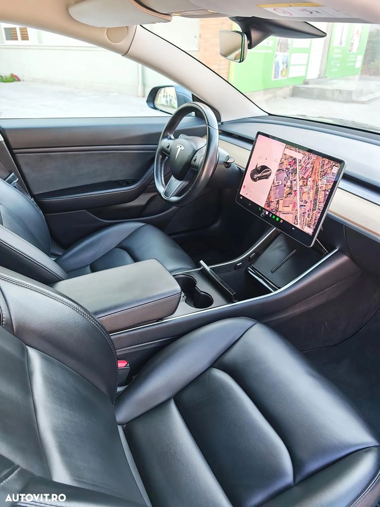 Tesla Model 3 - 6