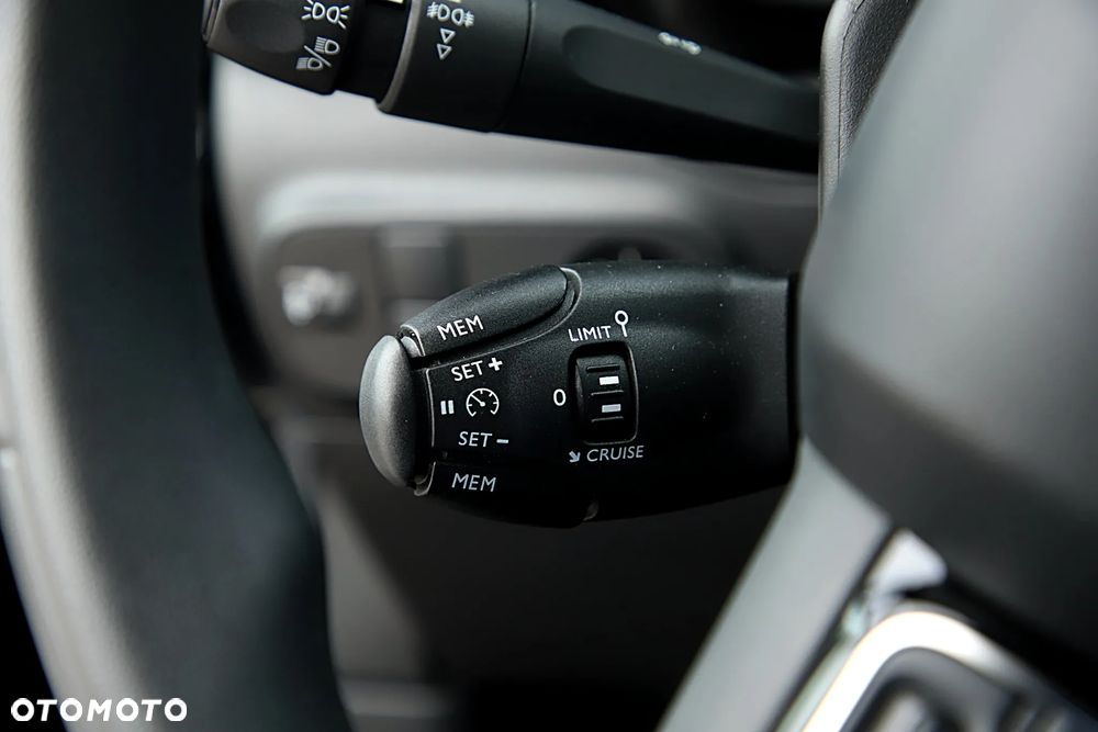 Citroën C3 1.2 PureTech Shine EAT6 - 28