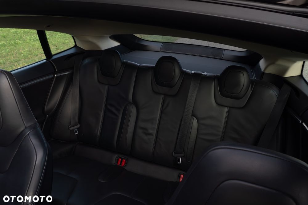 Tesla Model S - 8