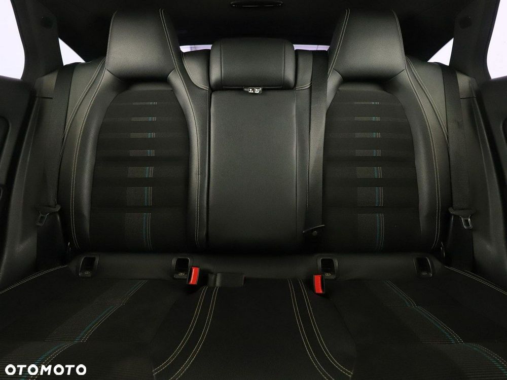 Mercedes-Benz CLA 180 7G-DCT Urban - 19