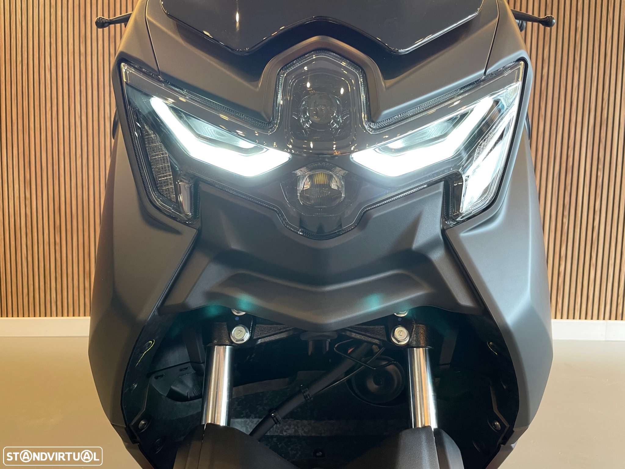 Yamaha NMAX - 10