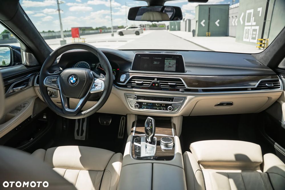 BMW Seria 7 730d sport - 28