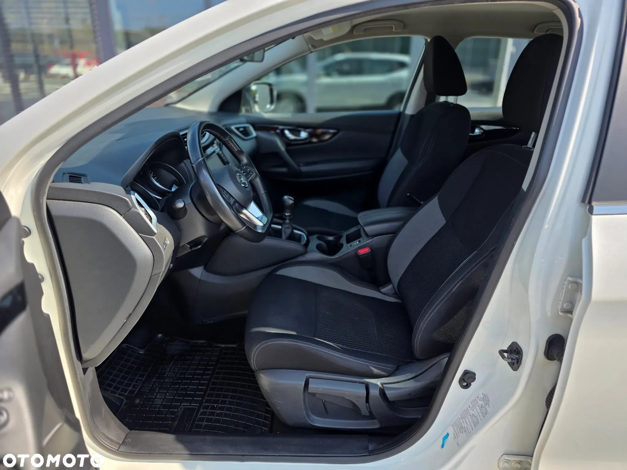 Nissan Qashqai 1.3 DIG-T N-Connecta - 23