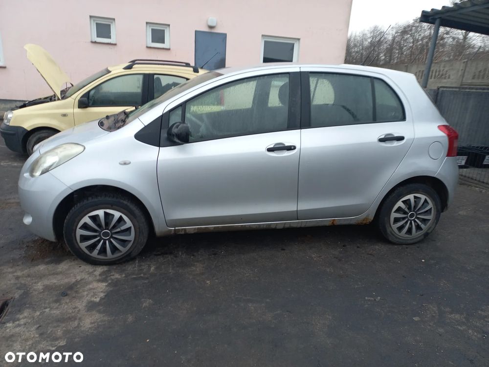 Toyota Yaris II 1.0 vvti 06r 1E7 drzwi lewe tylne kompletne - 1