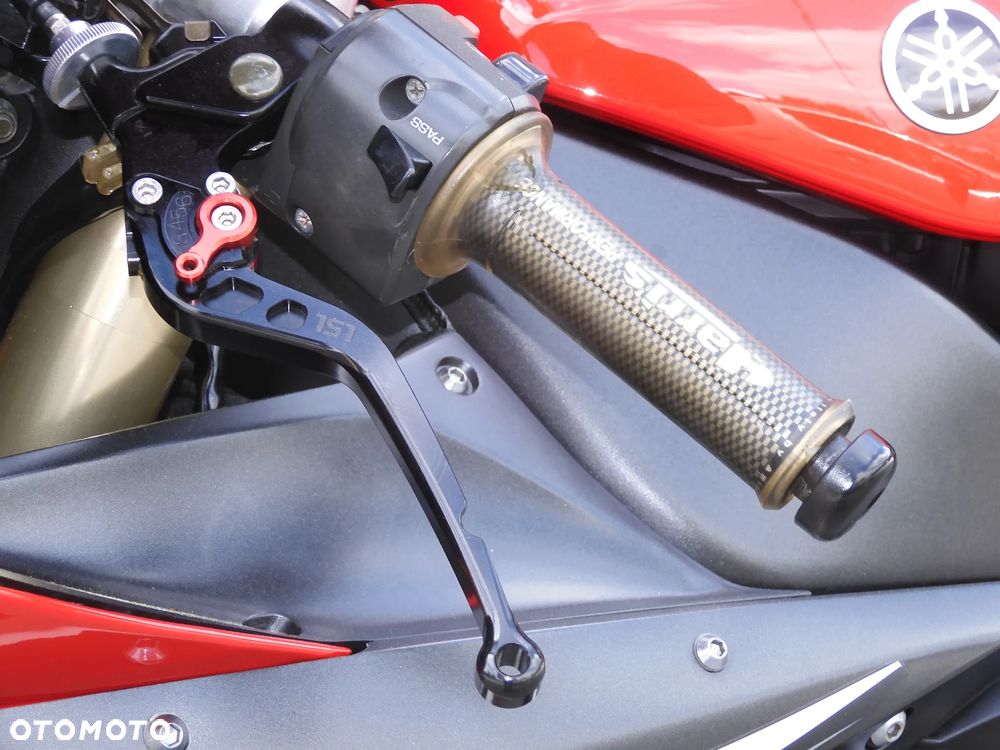 Yamaha R1 - 26