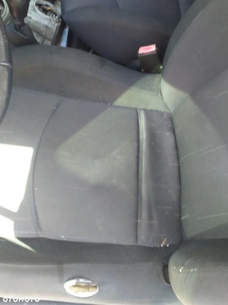 Auto na części - Renault Clio 98KM benzyna 2003 Silnik Skrzynia Drzwi Maska Klapa Błotnik Zderzak Lampa Szyba Klamka Lusterko Deska Kokpit - 9