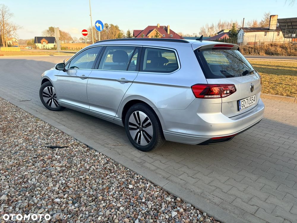 Volkswagen Passat - 4