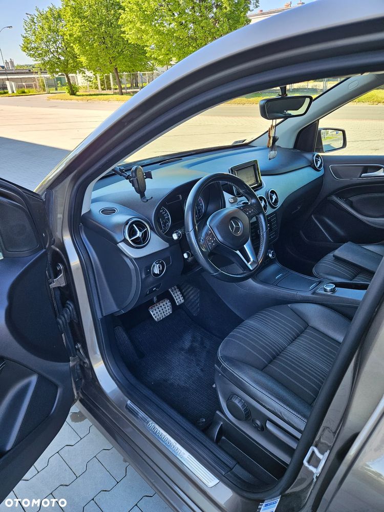 Mercedes-Benz Klasa B 220 4-Matic - 12