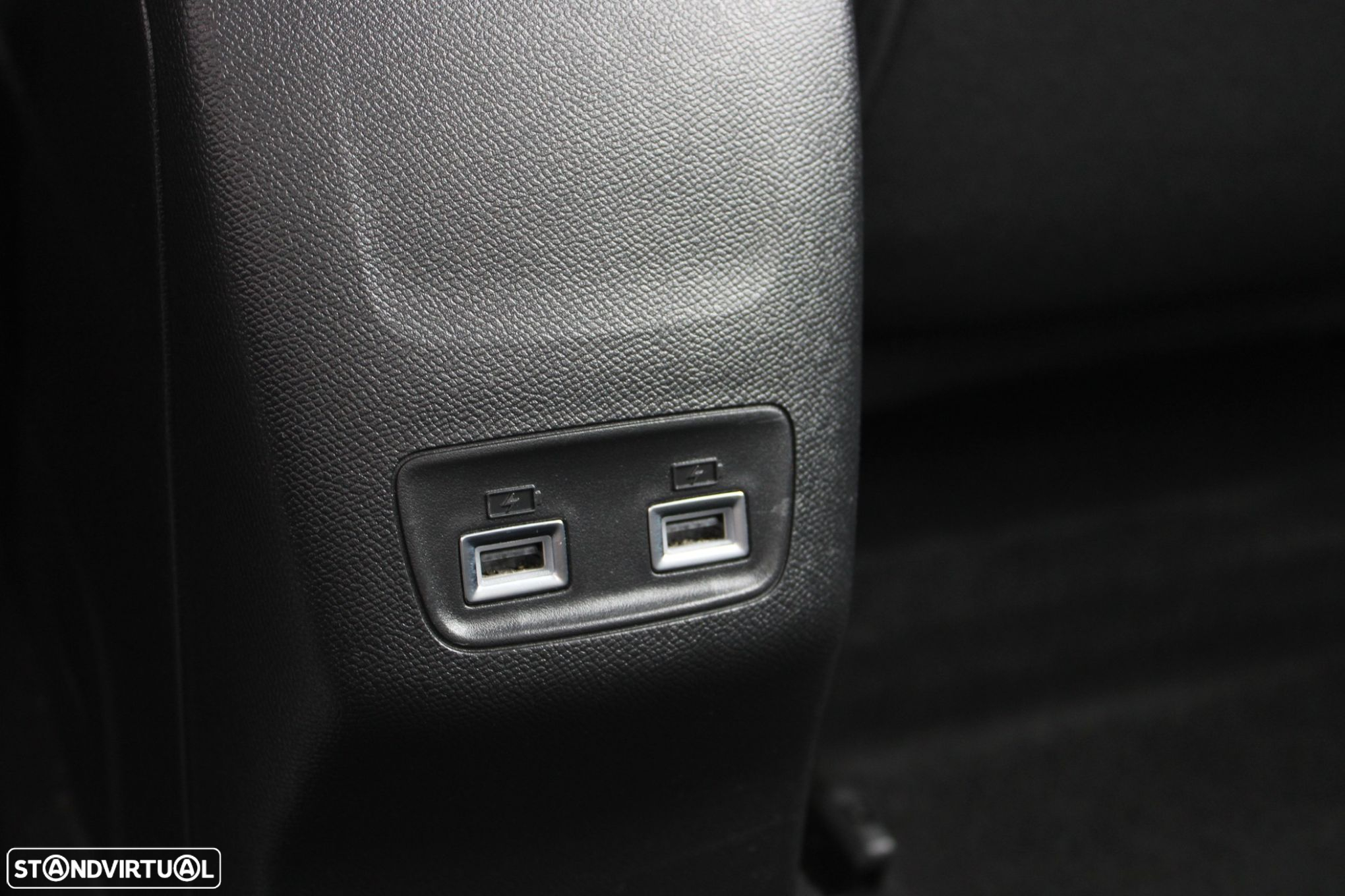 Peugeot e-2008 50 kWh Active Pack - 37