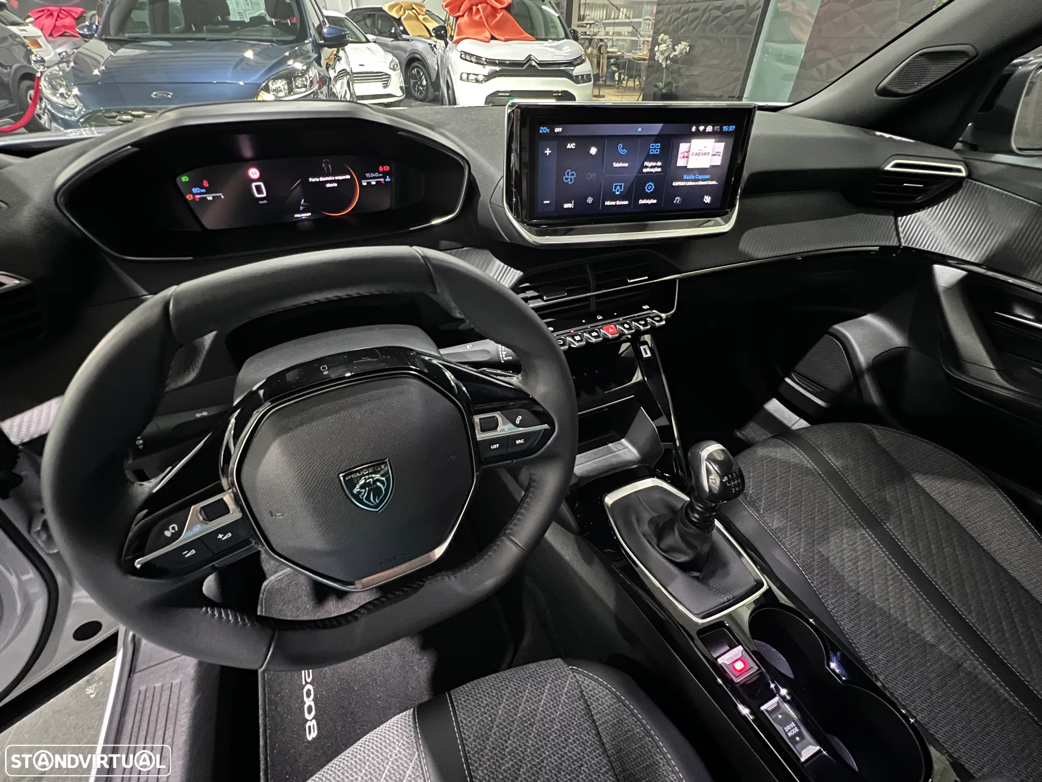 Peugeot 2008 1.2 PureTech Allure - 8
