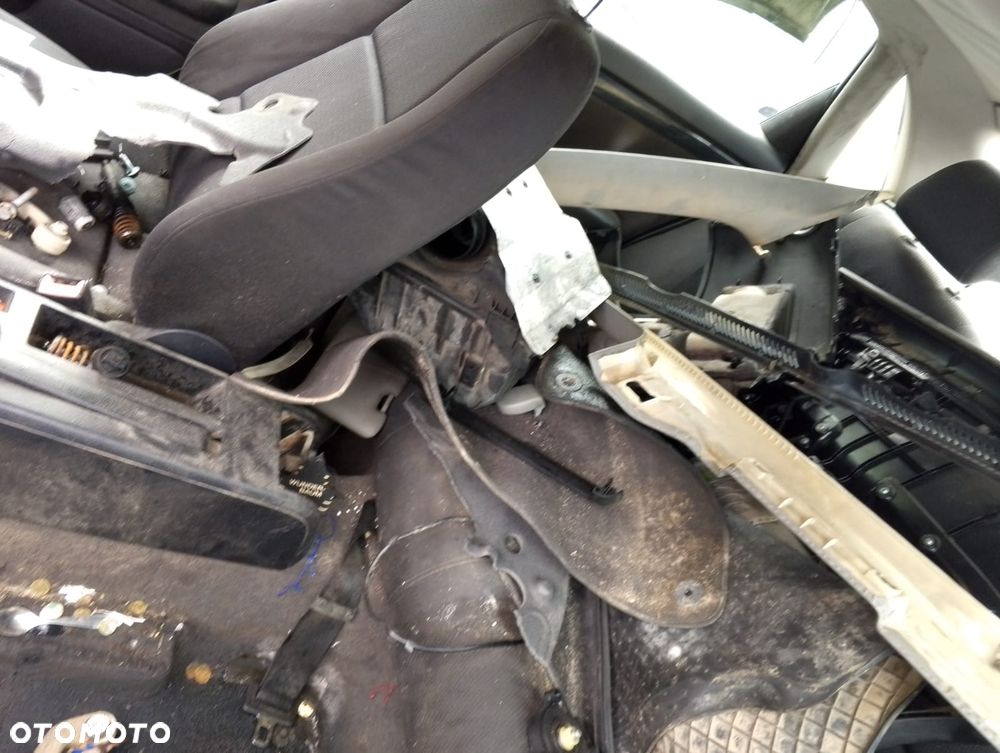 Audi A4 B6 (00-06r.) 1.9 TDI 130KM. Silnik AWX Skrzynia FEC lakier LY9B. Cały na części. GWARANCJA !!! - 5