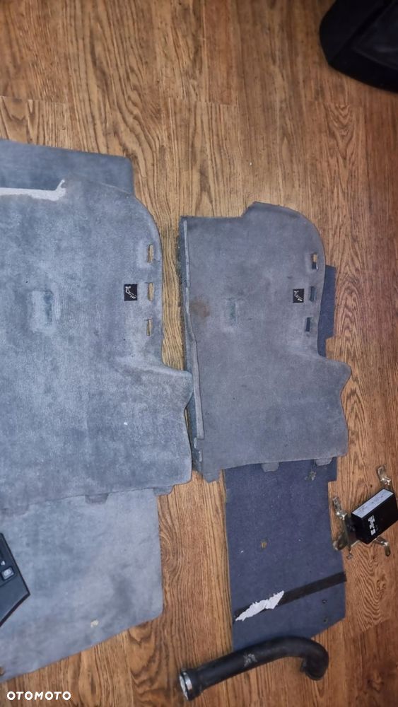 BOCZEK WYKŁADZINA BAGAŻNIKA LEWA SZARA BMW E31 840 850 - 1