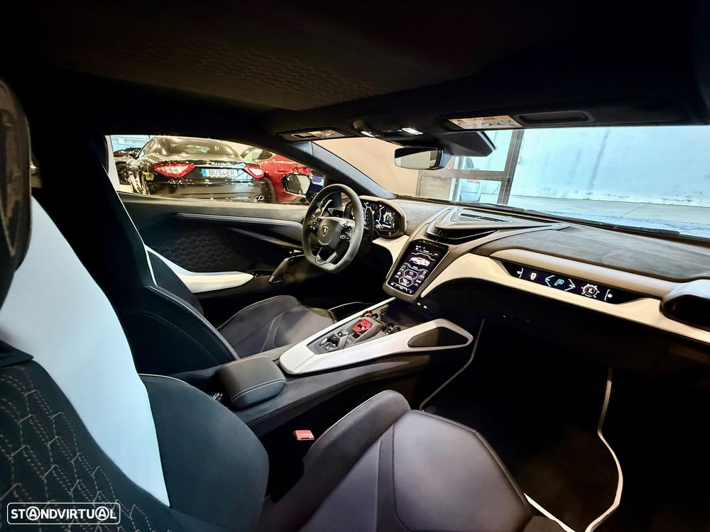 Lamborghini Revuelto 6.5 V12 - 36