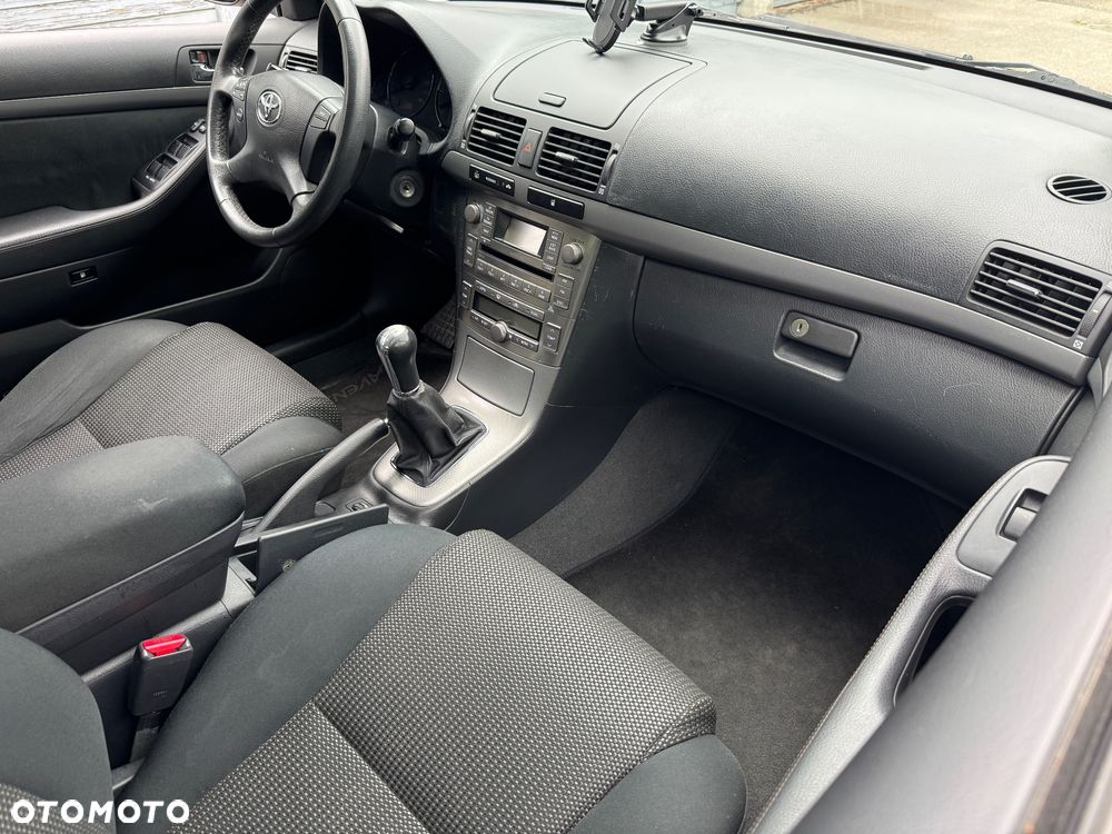 Toyota Avensis - 6