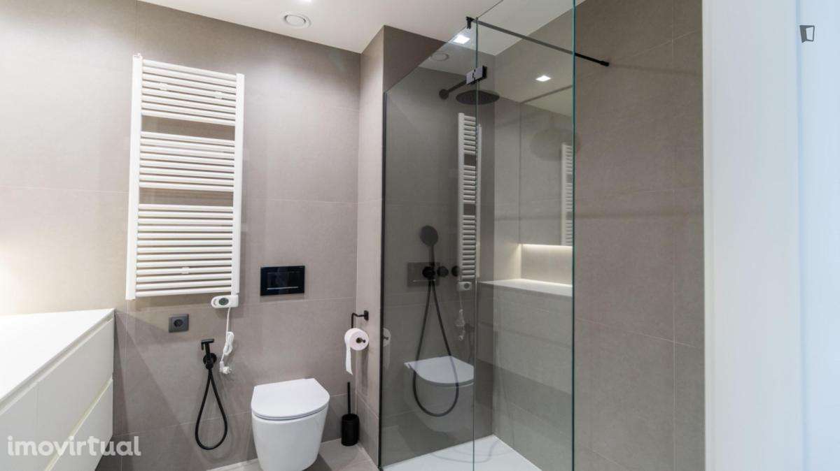 Apartamento com 1 quartos - localizado em Senhora da Hora Porto - Grande imagem: 2/45