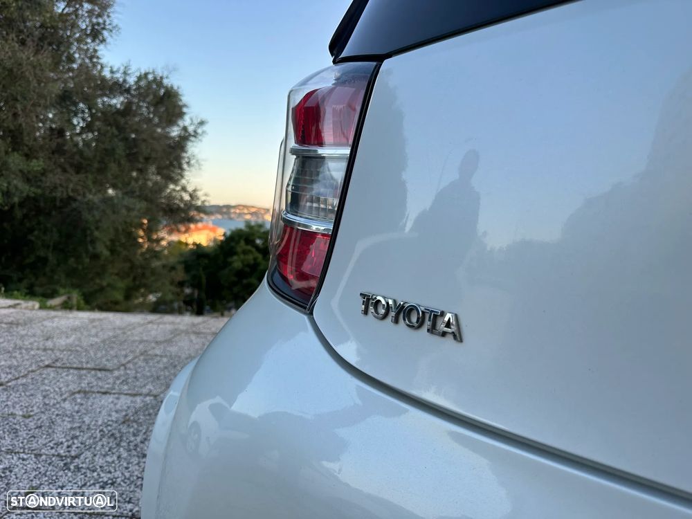 Toyota iQ 1.4 D-4D - 24