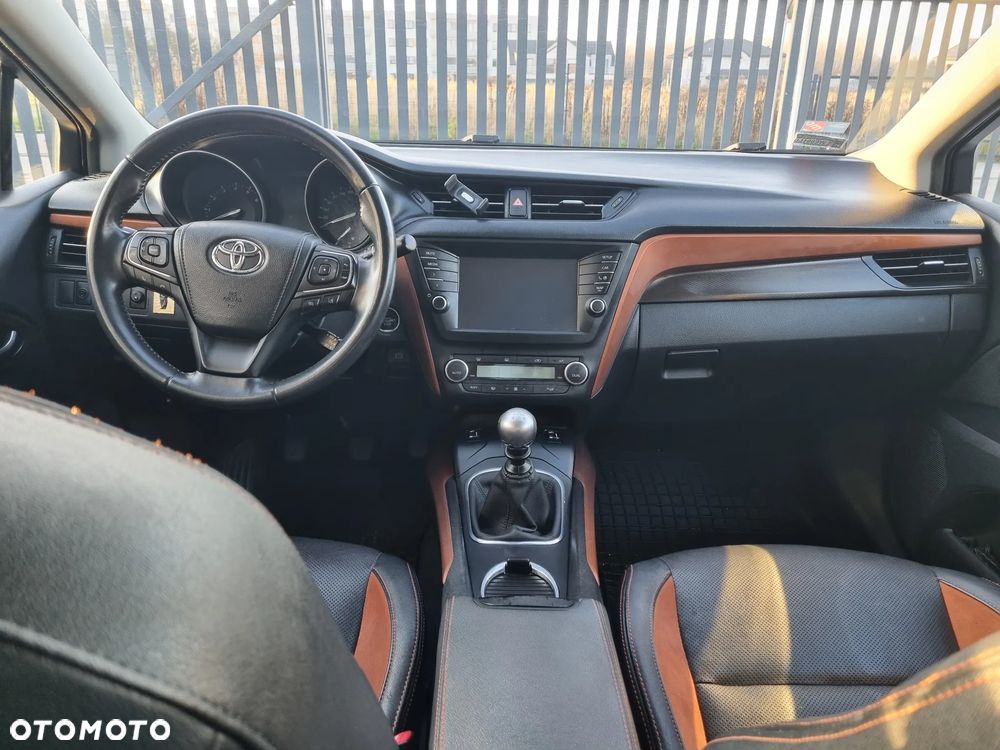 Toyota Avensis 1.8 Premium - 12