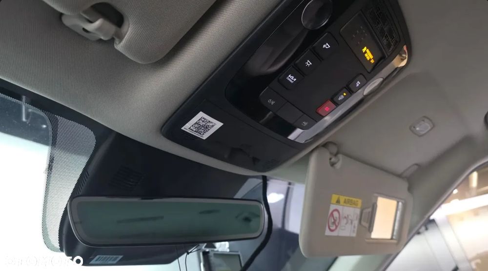Kia Carnival - 12