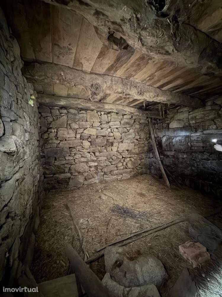 Palheiro para Recuperar + Terreno 2000 m² | Louras de Matos (Urrô) - Grande imagem: 3/8