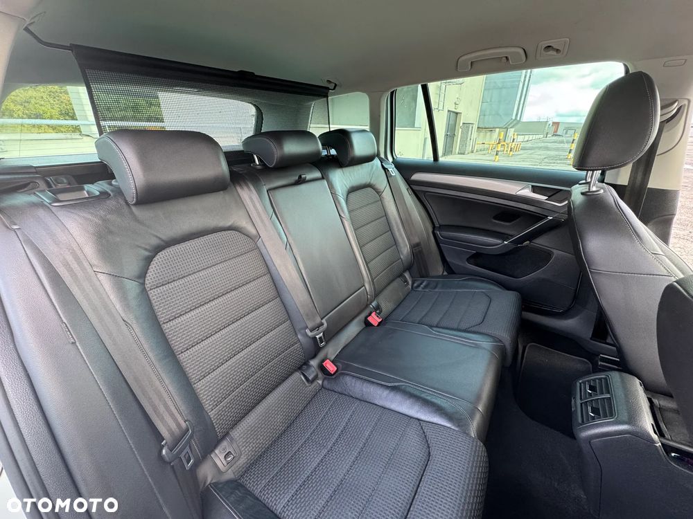 Volkswagen Golf - 10