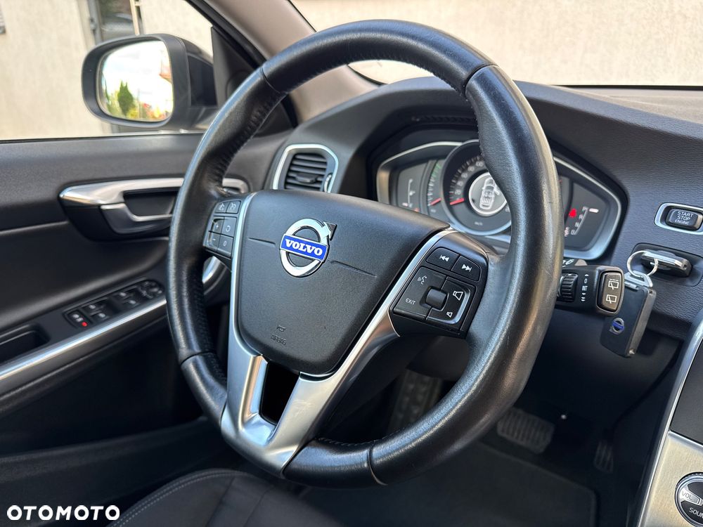 Volvo V60 D3 Geartronic Momentum Pro - 24