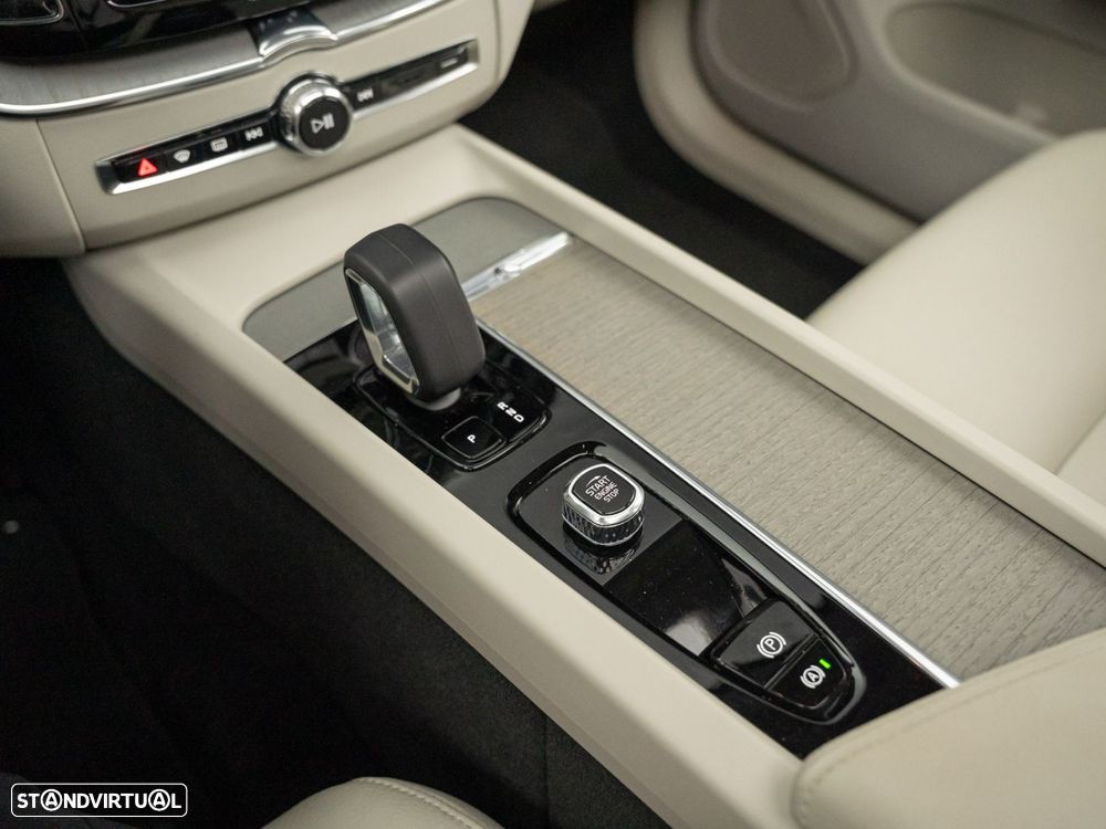 Volvo XC 60 2.0 T6 PHEV Inscription Expression AWD - 26